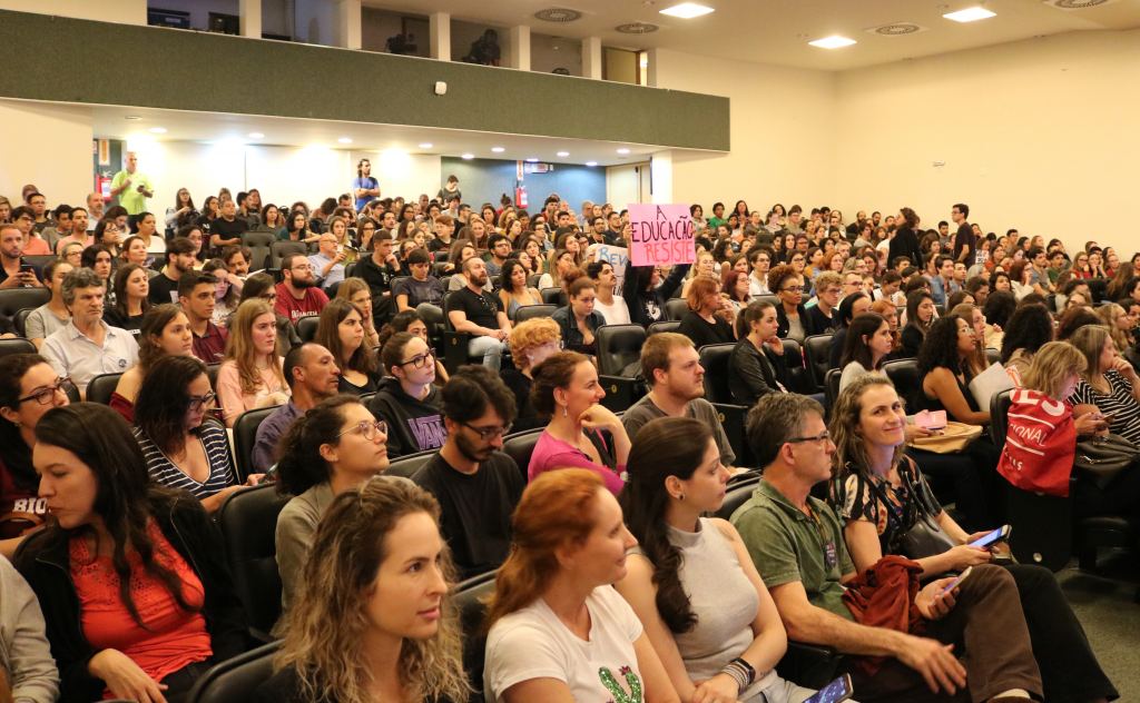 Audiência Pública na Alesc sobre cortes nas universidades e institutos federais.